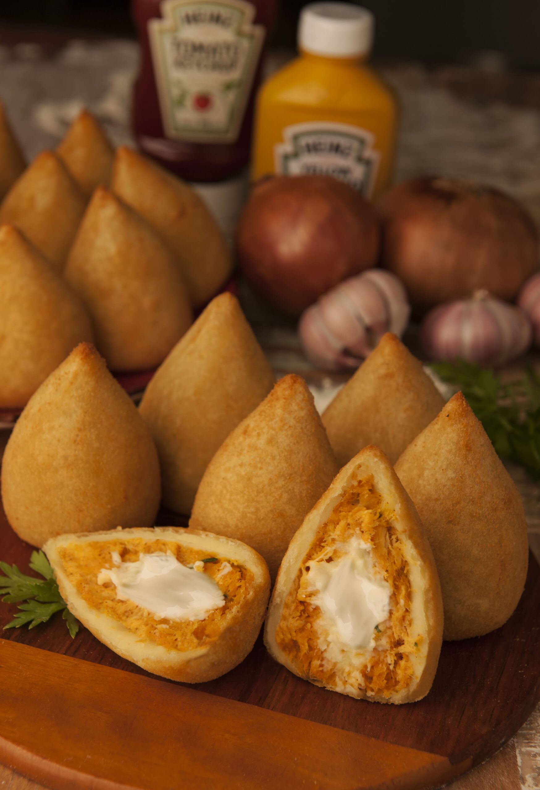 COXINHA DE FRANGO COM CATUPIRY (01)